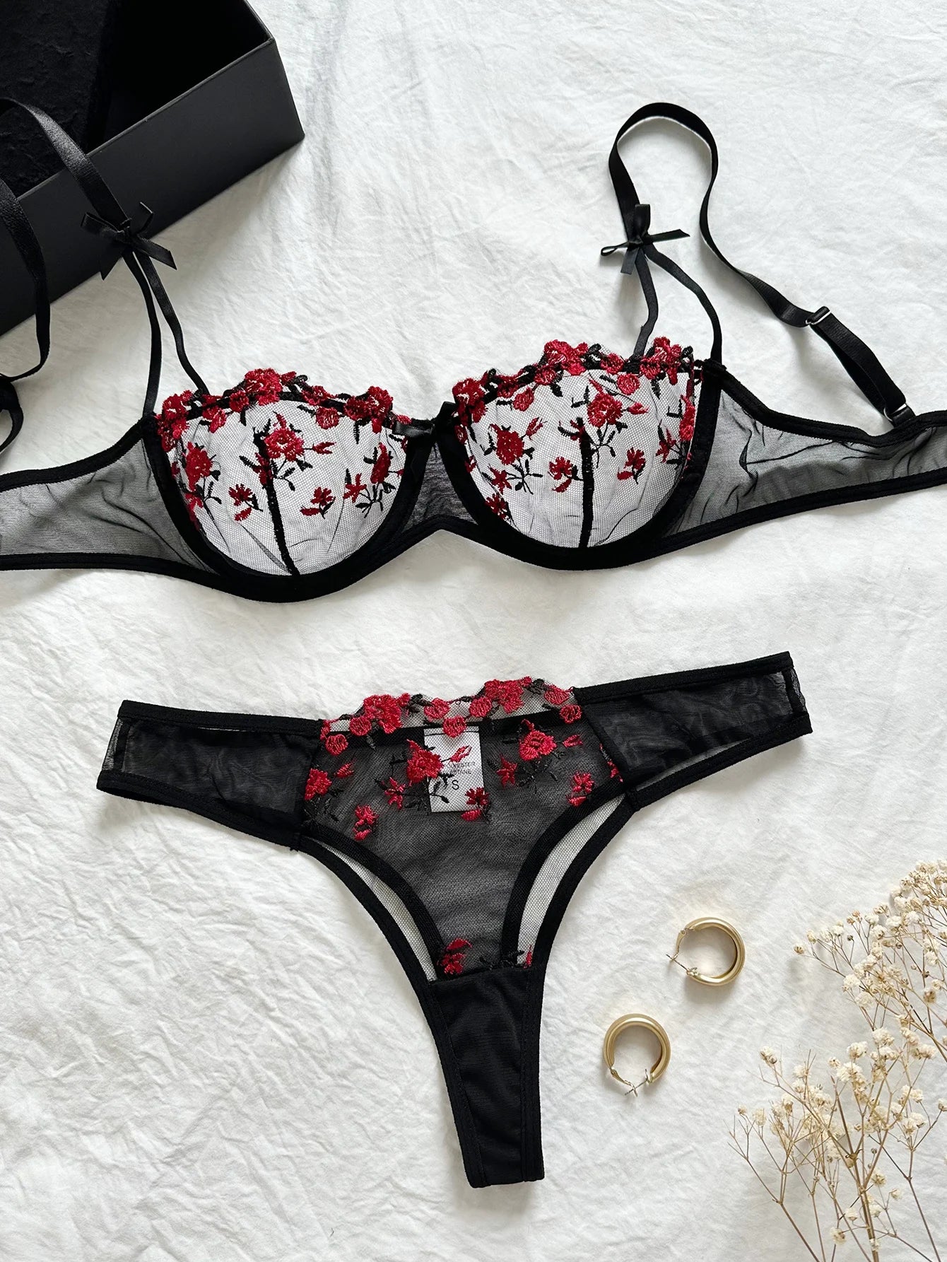 FLORAL LINGERIE